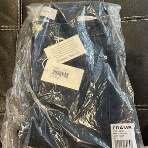 Frame Le One Skinny Color Keller Size 1 (Fits 23-28)0Jeans can be stretched